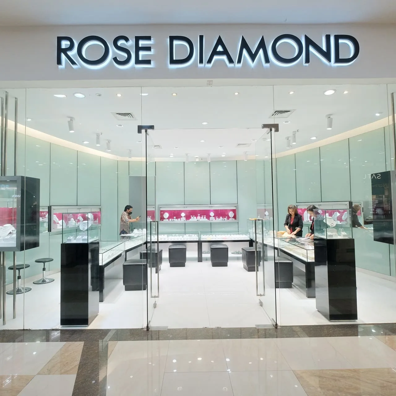 Rose Diamond Plaza Ambarrukmo