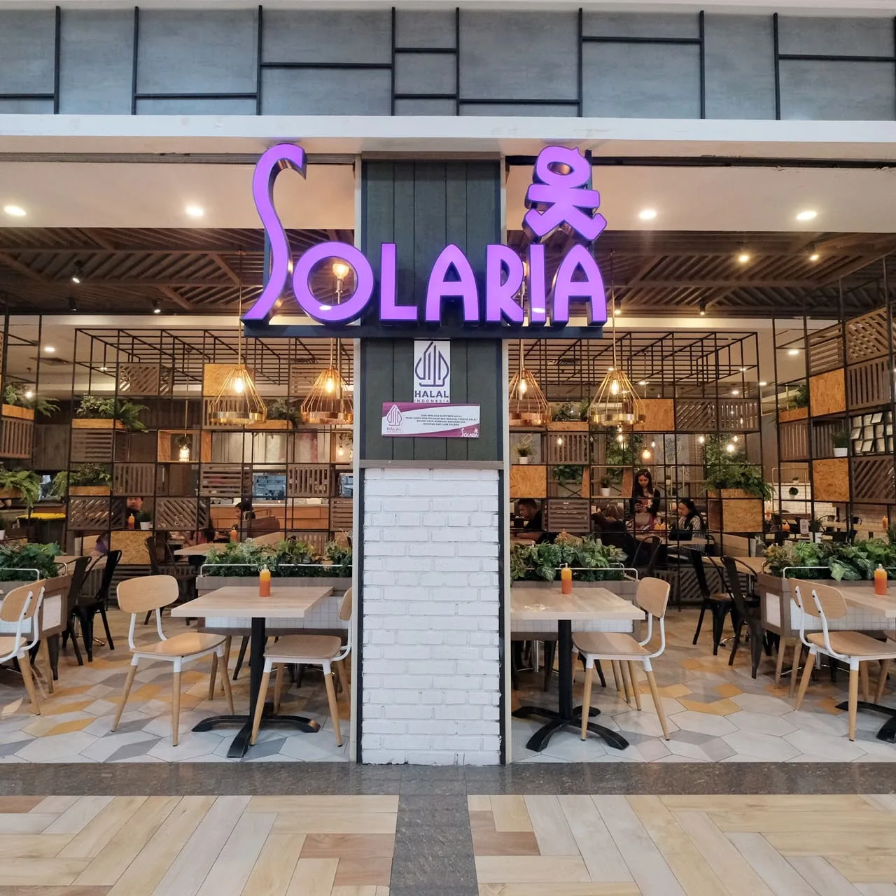 Solari Plaza Ambarrukmo