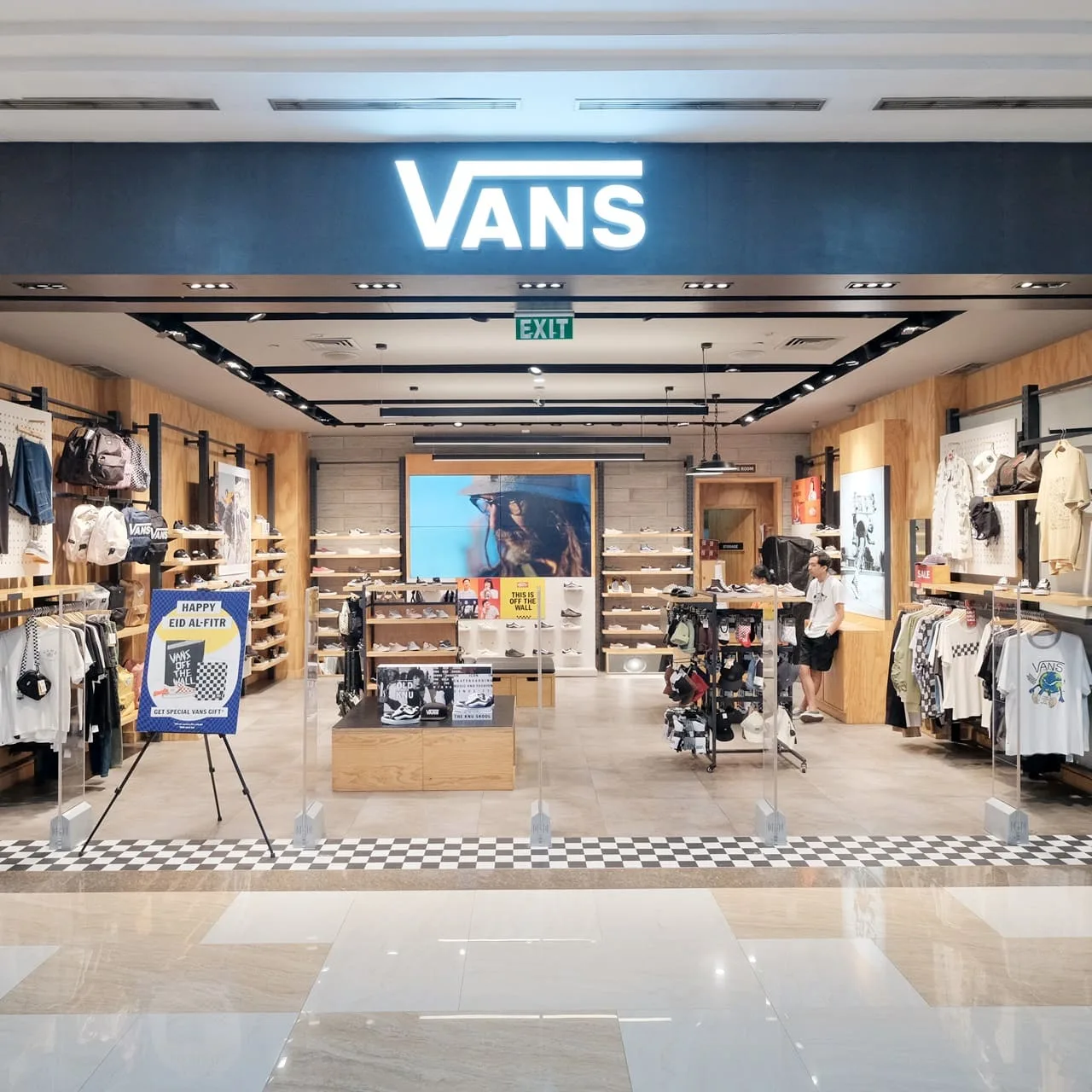 Vans Plaza Ambarrukmo